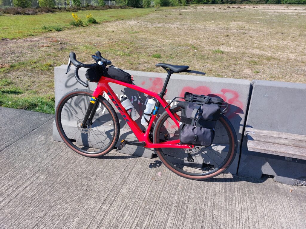 Trek: Bikepacking-tassen op de Trek Checkpoint gravelbike — fietstassen kiezen