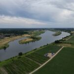 Dronefoto van de Maas bij Lottum