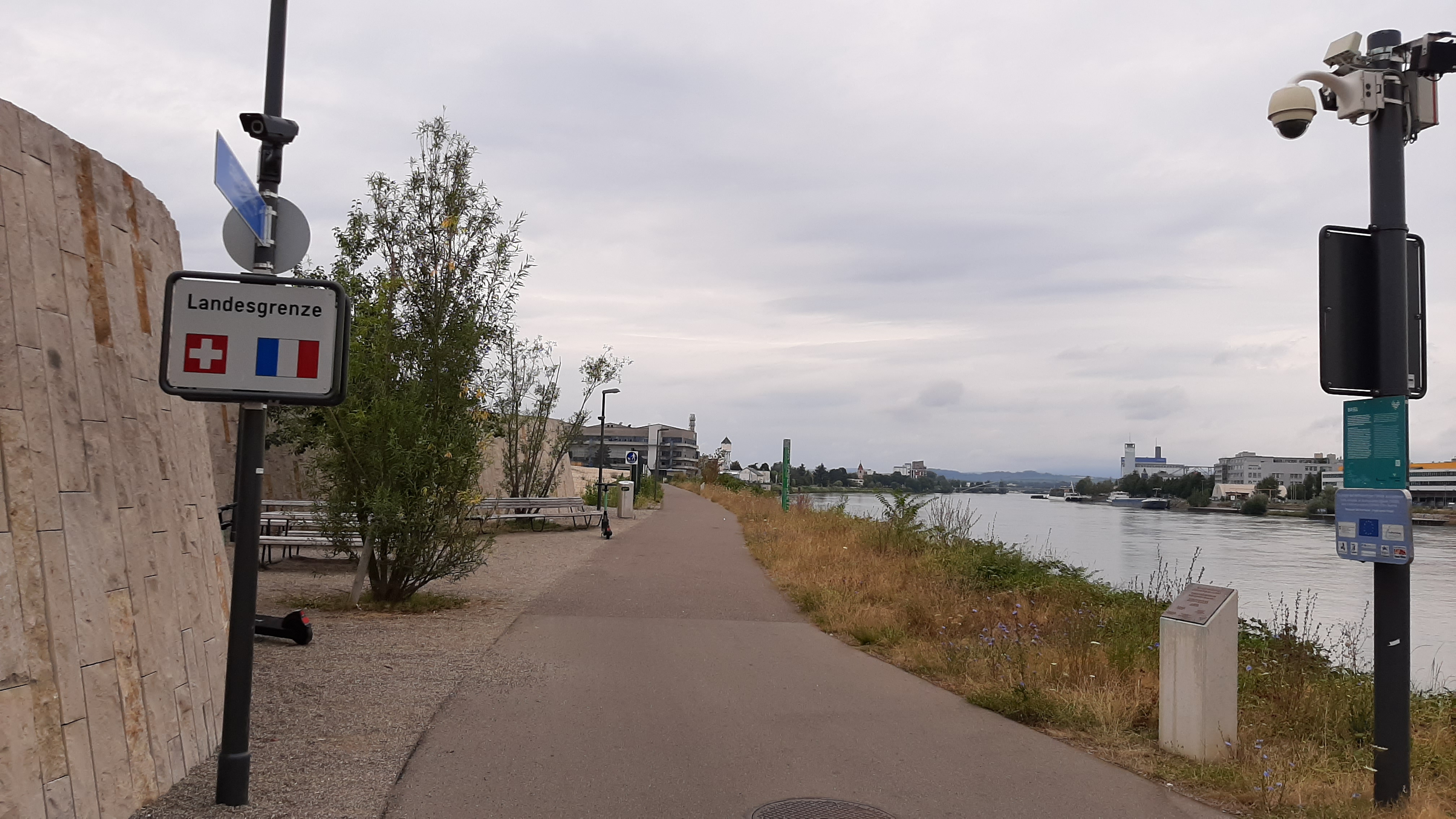 Riverside cycle path with a sign on the way from the Rhine into Alsace