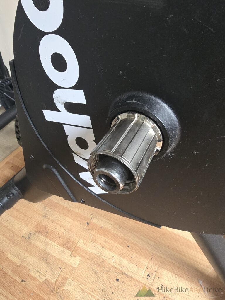 Kale freehub-body van de Wahoo KICKR Core zonder cassette