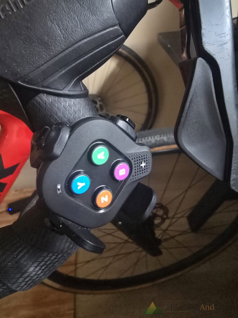 Rechter Zwift Click-controller met A, B, Y en Z op het stuur